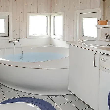بيت للعطل Cozy Home In Hejls With Kitchen Hejls
